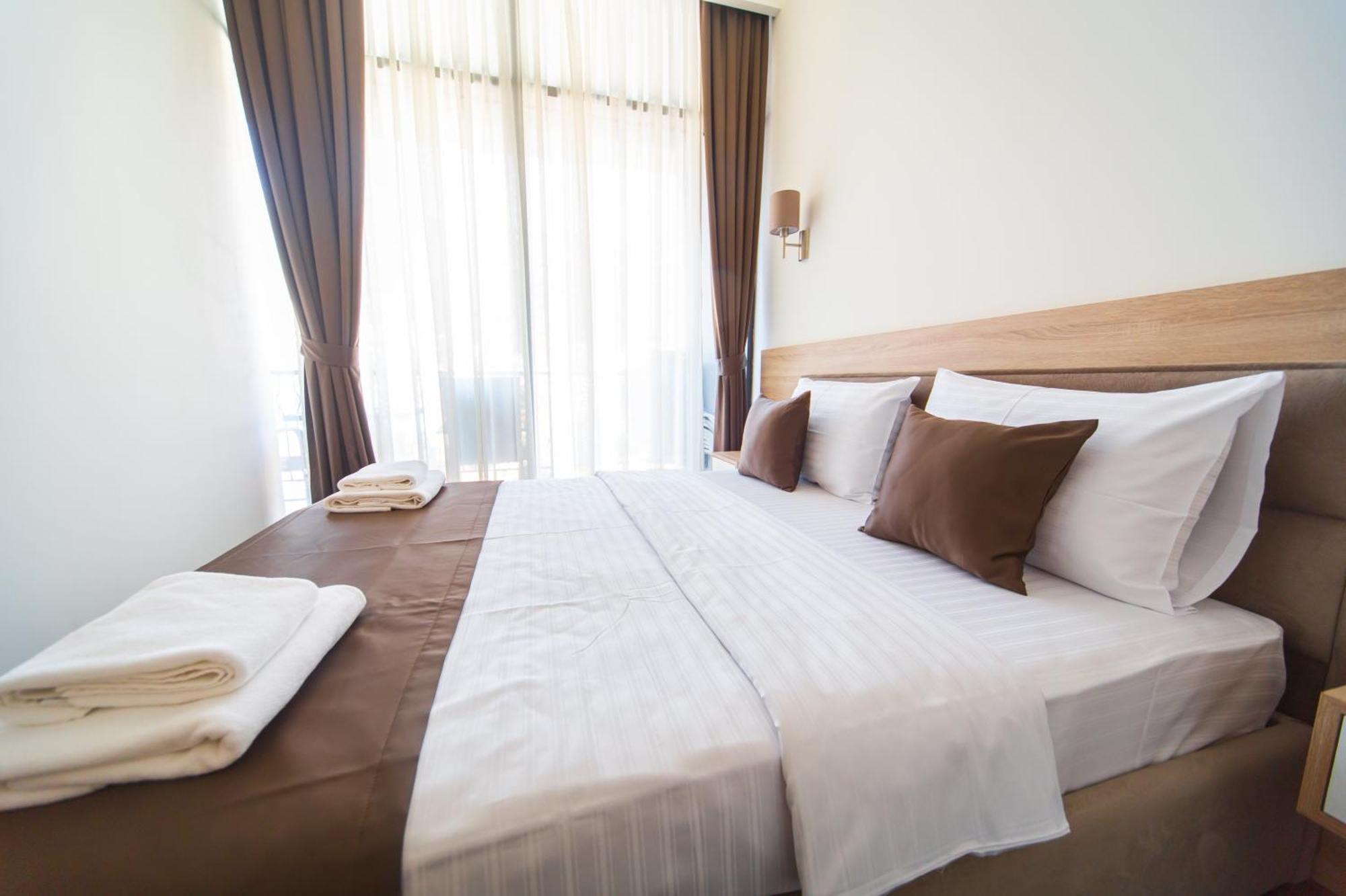 Rooftop & Otel 4*