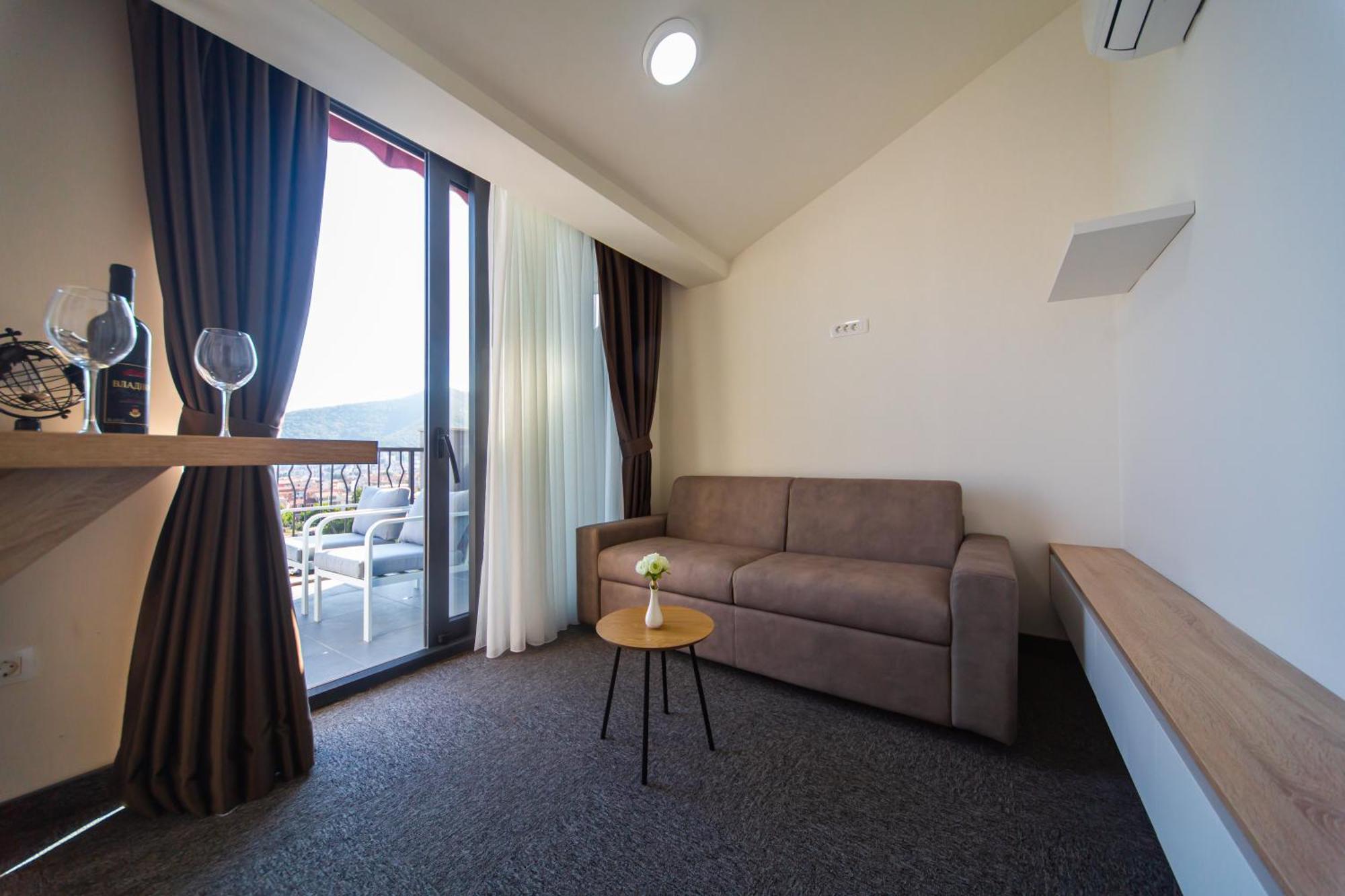 Rooftop & Otel 4*