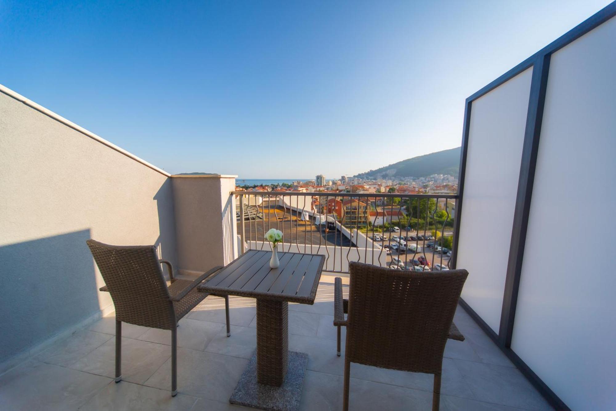 Rooftop & 4* Budva