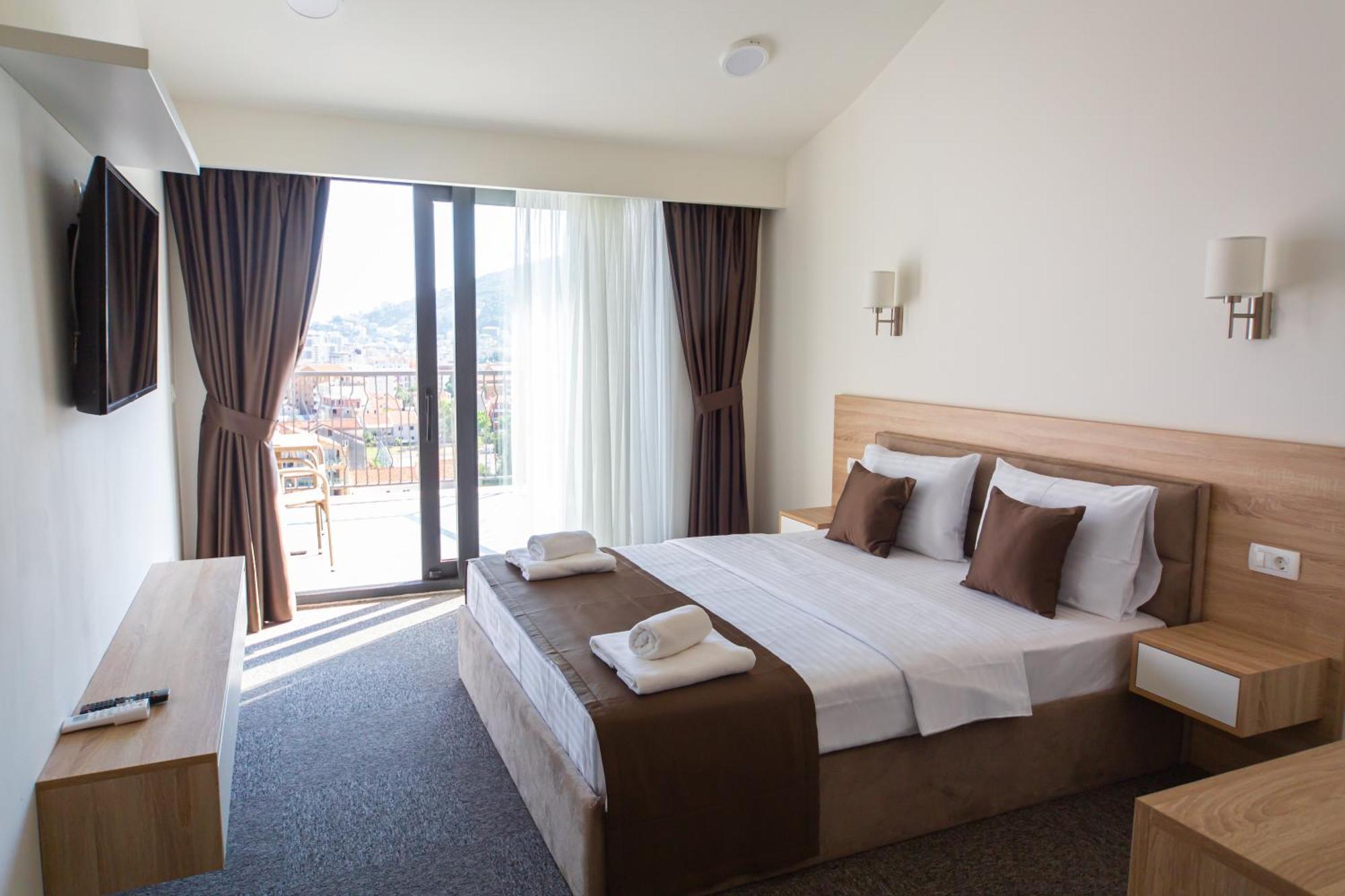 Rooftop & Otel Budva