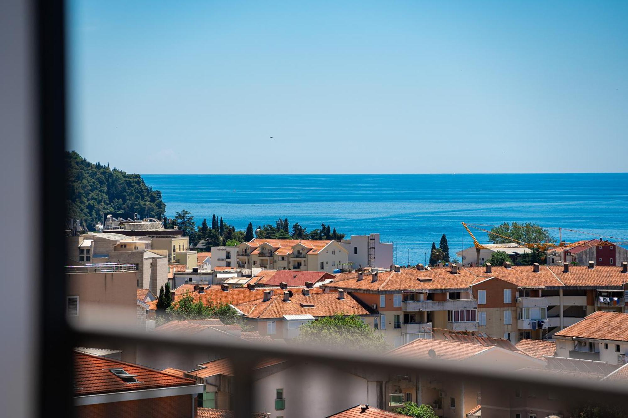 Rooftop & Otel Budva