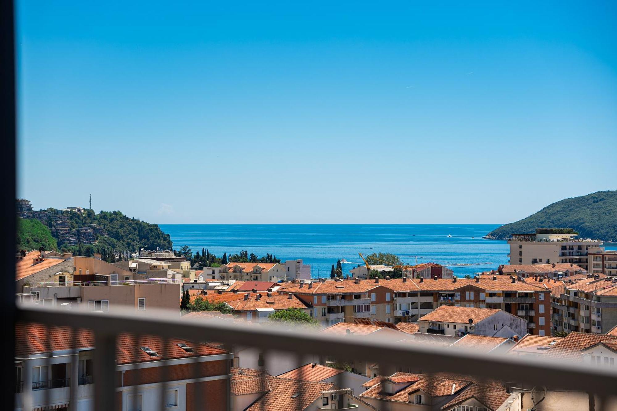 Rooftop & Otel Budva