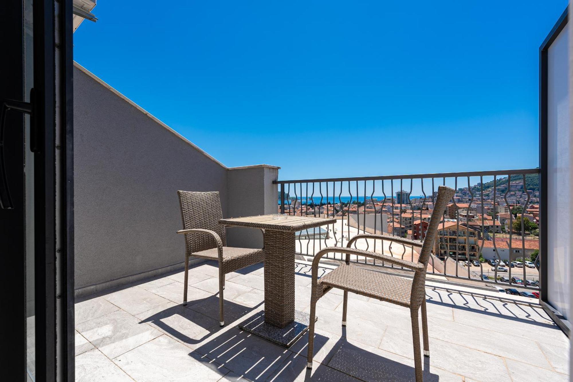 Rooftop & 4*