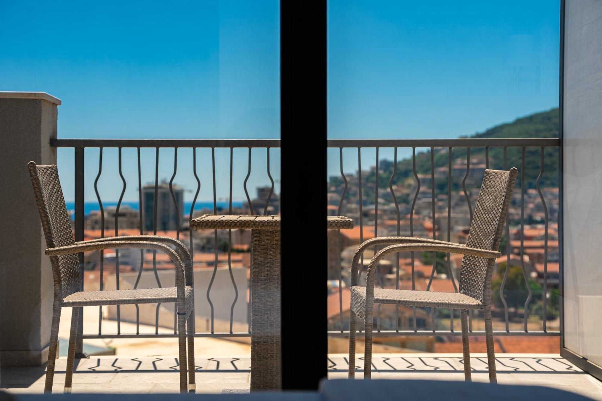 Rooftop & 4* Budva