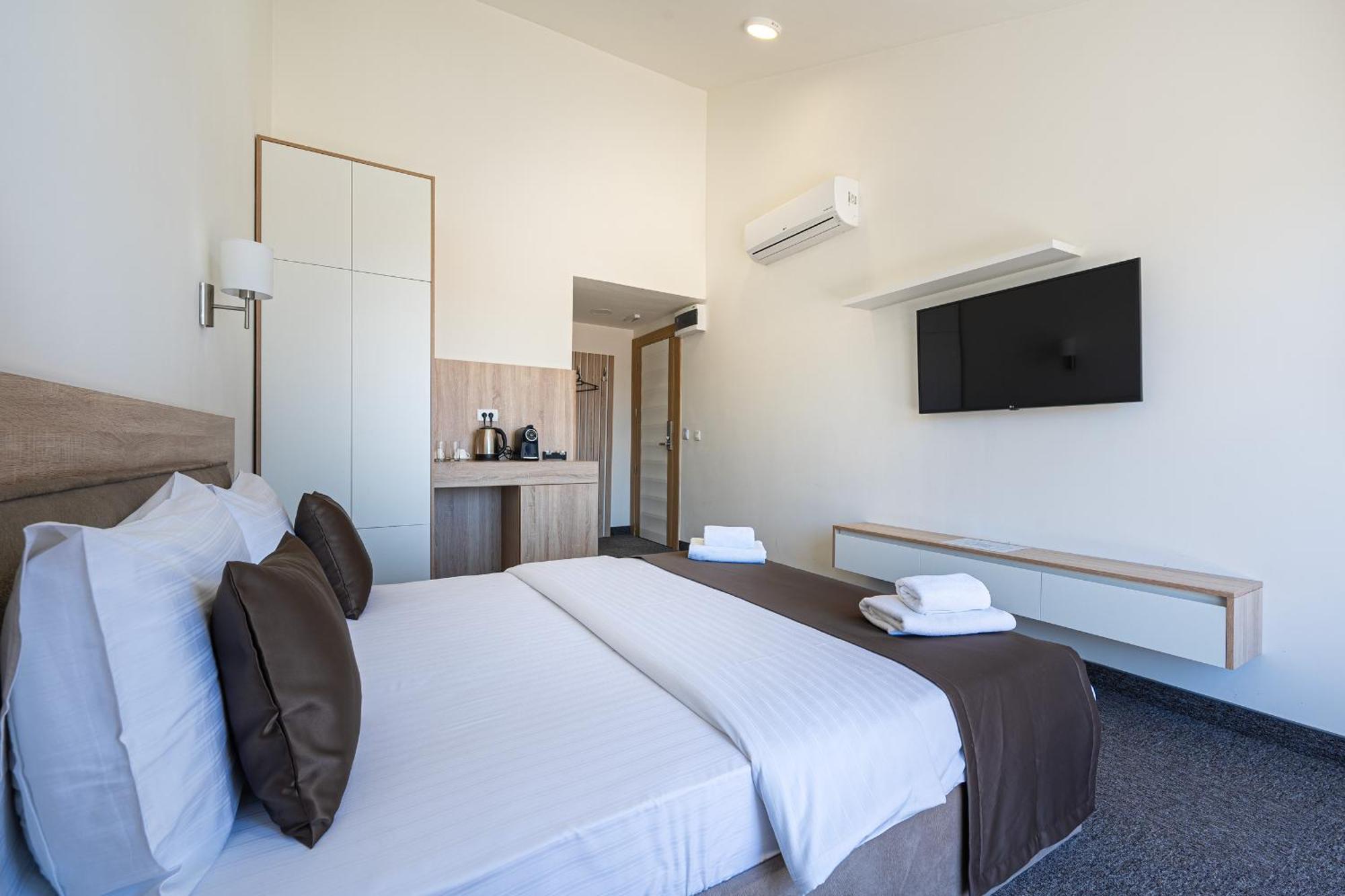 Rooftop & Otel Budva