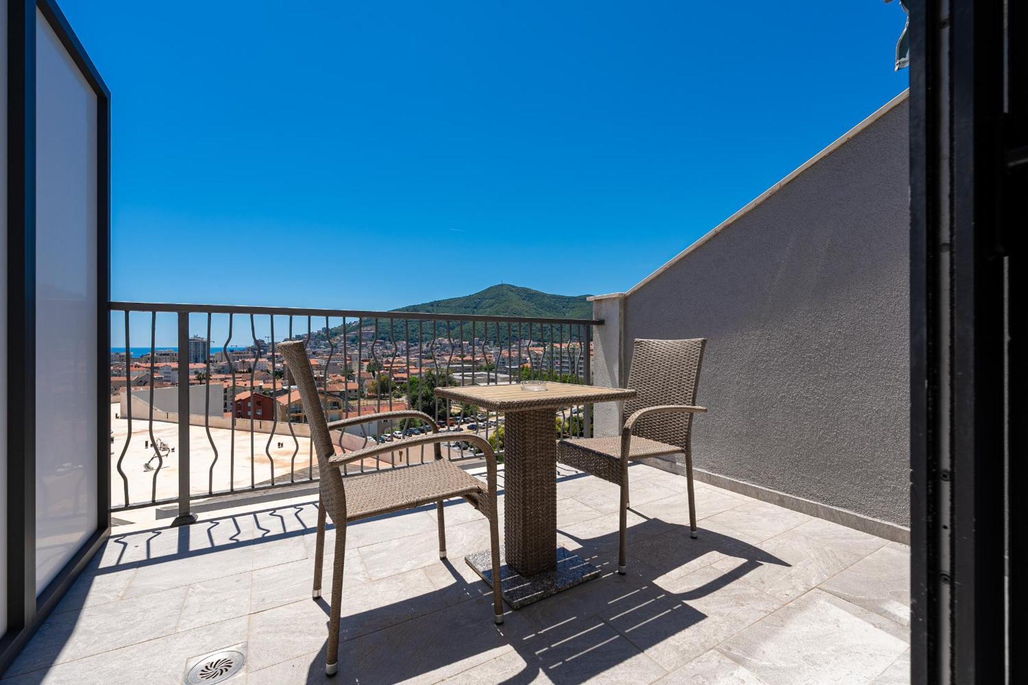 Rooftop & Otel Budva