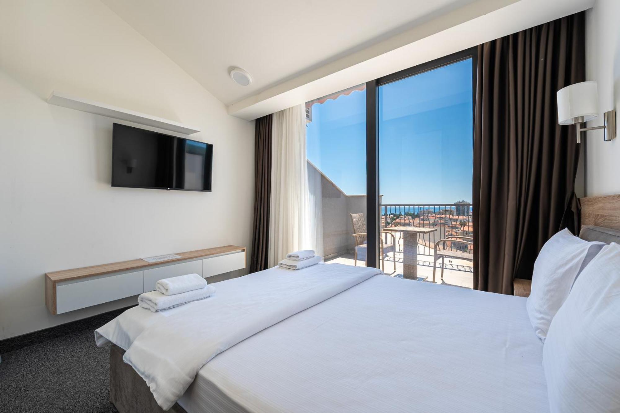 Rooftop & 4* Budva