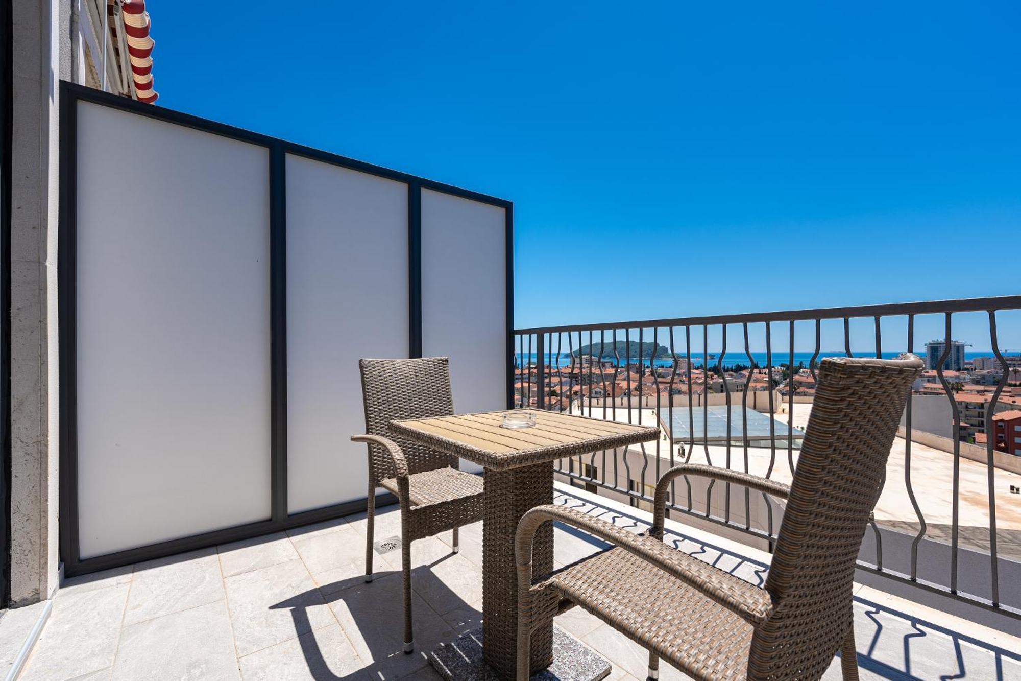 Otel Rooftop & 4*